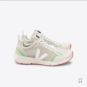 Veja Natural Cream and Green Condor 2 Alveomesh Sneakers